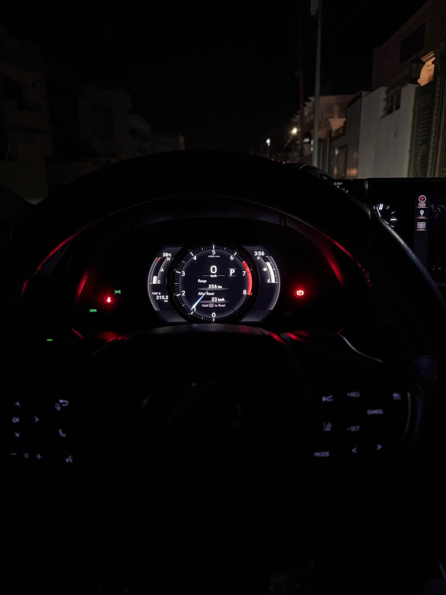 Lexus es350 v6 F sport 2019 
فوول مواسەفات لە مۆدێلی خۆی 
بێ سبوغە بەس یەک تەعدیلی هەیە و بۆنیتی سبوغ ئەستورە 
یەک دینار مەسروفی تێدانیە ١٣٨ هەزار کیلۆ ڕۆییە
ڕاداری ئاوێنە 
ڕاداری پشتی
ڕاداری خەتی جادە 
ئۆتۆ فول
حەساسی پێش 
حەساسی پاش 
کوشن سار 
کوشن گەرم
پەردەی دواوە
سوکان هیتەر
تەبرید مەرکەزی 
گێج جولاو 
گێج کامل ئەلیکترۆنی 
لایت دەسوڕێ لەگەر سوکان 
سلاید 
ئیکۆ-نۆڕماڵ-کۆمفۆرت-سپۆڕت-سپۆڕت پڵاس
لیگزز لەمە جوانتر لە مۆدێلی خۆی زۆر کەمە وە سەیارەکە زۆۆۆر جوانە لە ڕەسم چەند جوانە لە واقیع دەهێندە جوانترە 
ئەوەی ویستی با تەلەفون بکا 
***********
***********
واتسئاپ أربيل, العراق
