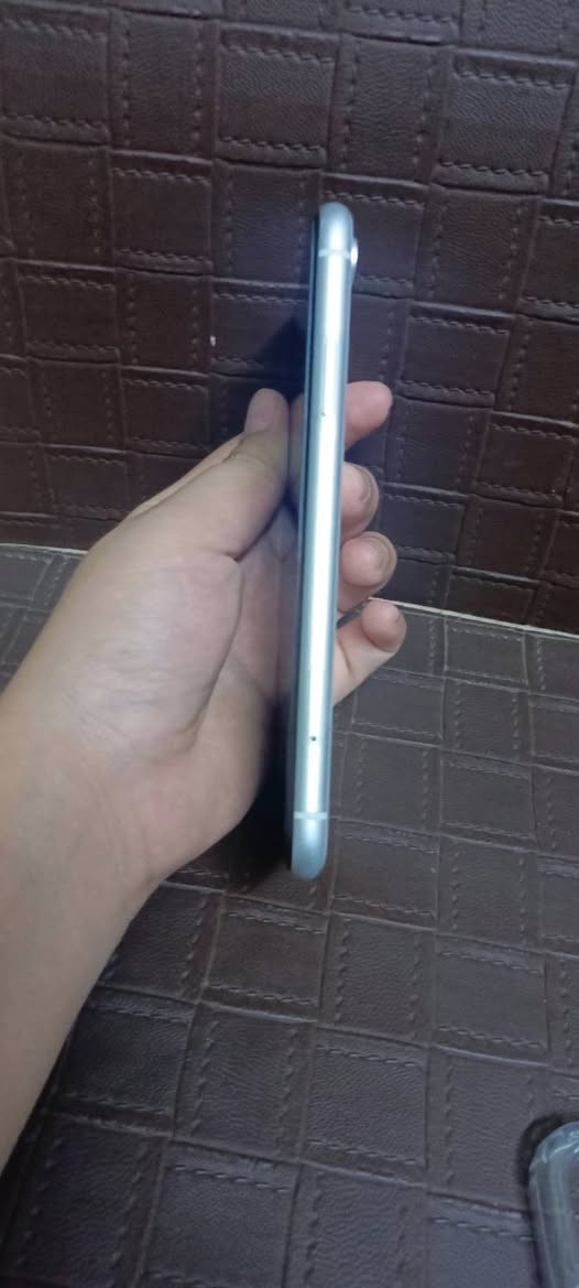 بسعر مناسبب🔥😴
👈للبيع فقط ايفون xr 
لون ابيض 🤍
ذاكره 64
تك سيم 
جهاز نضافه فول 100/98 
جهاز بلادي مامبدل بي شي ✅
كامراتو دمعه 👁
بطاريه78بلاديههه قطاره ✅
فيس ايدي برمجه يرادلو 🚫
جهاز شغال كاملل✅
(🚫جهاز يرادلو مغانطيس لكامره بس شغاله طبيعي) 
السعر 145 الف وبي مجال شي قليل لطيبين 🫵
مكاني موصل ايسر حي تحرير 
تواصل عل ***********
