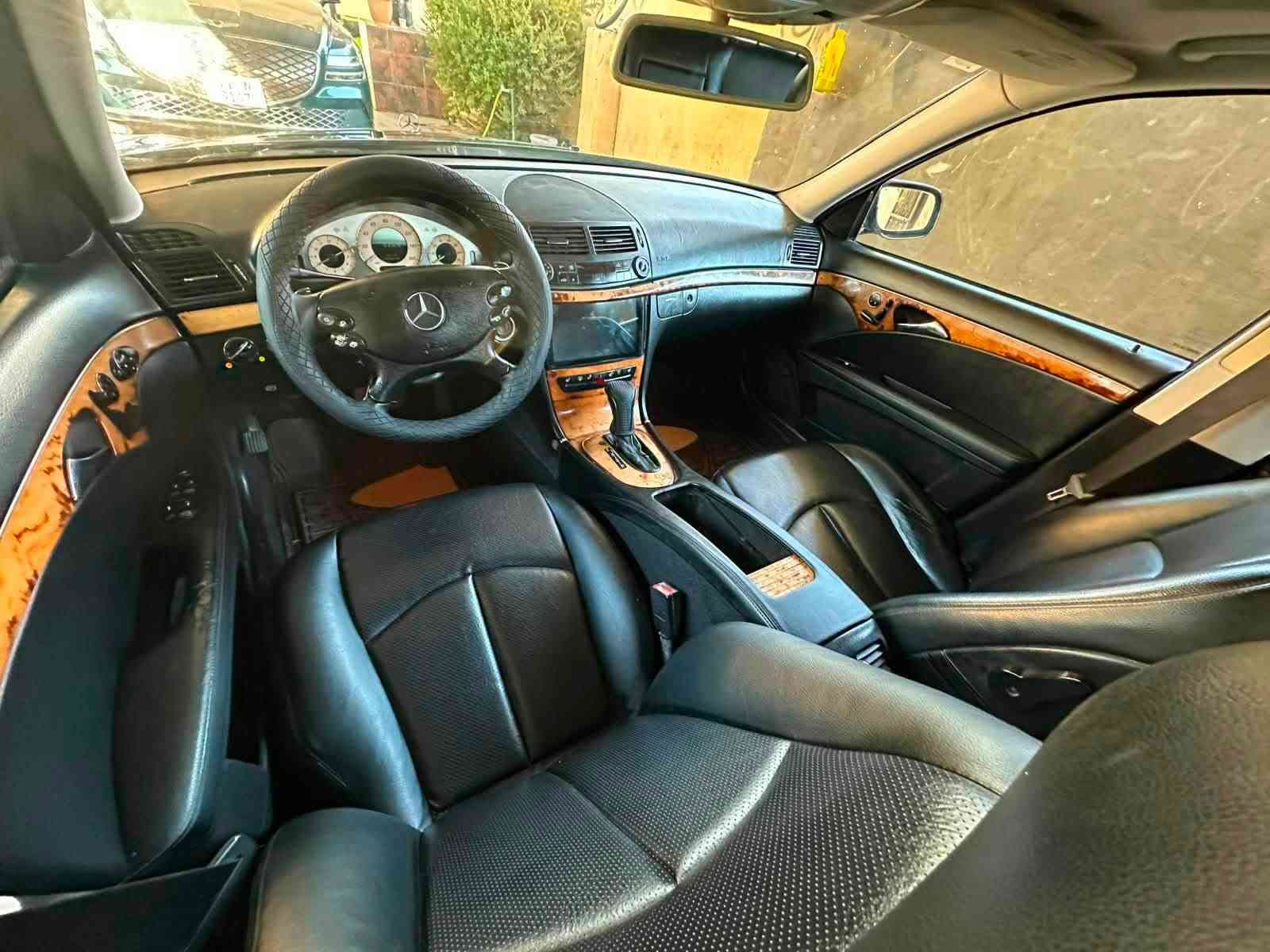 للبيع او للمراوس حسب الرغبة
مارسدس E_clas 350 المرغوب عقل فوك
المديل 2009 .
رقم وهزه وسنوية جدد بأسمي
سيارة مكفوله مابيها صبغ 
تبريد مكينه كير بلكارتون حدادية جديده
تخم تاير ويل نجمه الماني اصلي 
مواصفاته : 
فتحته سقف طكتين 
برده خلفية كهربائي 
كشنات كهربائي+ تدفئه تبريد 
زراك لايت
حساس امامي خلفي 
اشاير بالمري 
جلد 
شاشه 
سماعات دمام
دبل كزوز 
تويل ويل 
لايت داينمك 
السيارة ما ناقصها لو برغي 
السعر  تصل وبيك خير ودلل
مكانها بابل المسيب. 
***********
