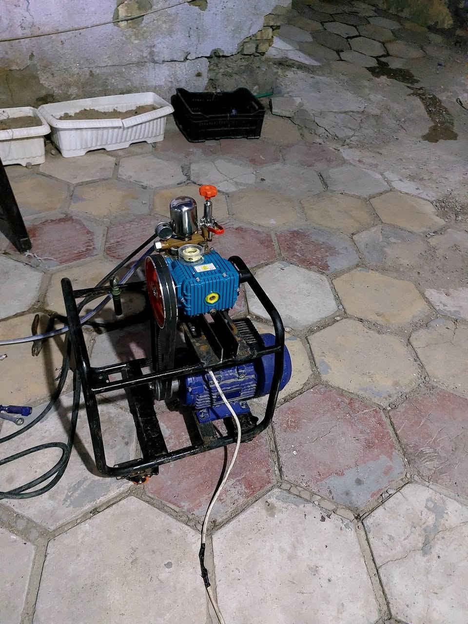 فاره للبيع جديده الضاغطه 22 والماطور 4 حصان سنكل تفيد جماعة الغسل الدفع مالتها كلش قوي .السعر النهائي 250 .بغداد ***********
