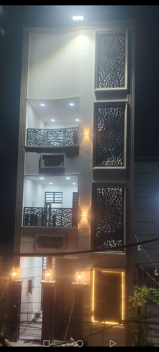 السلام عليكم بيت للايجار الرئاسه شارع٢٠ قرب افران الزيتون طابق ثاني وطابق ثالث معزول بكل تفاصيله للاستفسار واتس اب ***********
