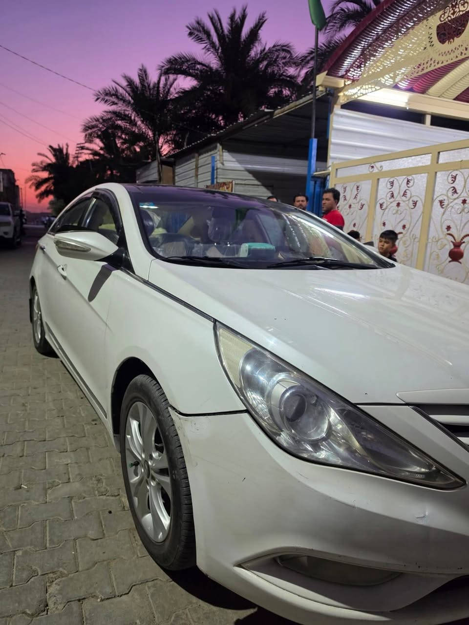 السلام عليكم للبيع مستعجل  سوناته خليجي2011رقم رقم بغداد تحويل ثانيوم حادث الجاملغ الخلفي والباب الخلفي والباقي موجود بل سونار بنرامه حساس خلفي  صدر جديد تخم تاير جديد تبريد شغال  غرفه جديدة  سياره حلوه مال بيت وبسمي بغداد الشعله  السعر 110 وبيها مجال رقم الهاتف***********  وهذا الرقم بي واتساب ***********

