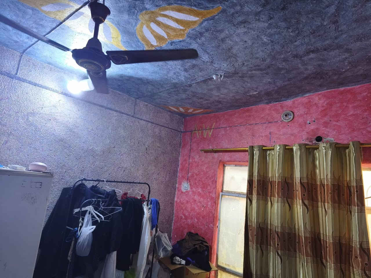 السلام عليكم
بيت طابو صرف 
🏠قديم مترمم مساحة 200 متر 
📍 شارع جامع المحسن قريب على جامعة العين 
السعر 150 قابل لتفاوض 
للتواصل ***********
