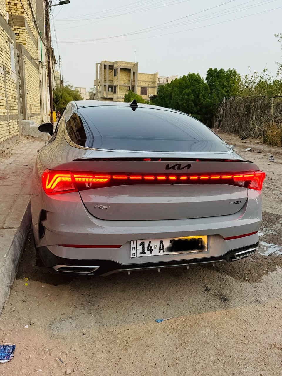 سلام عليكم سياره كي5 مديل 22 جيتي لاين فول موصفات 3 ردارت بيه تواقف ذاتي داخل احمر بانوراما  وبعد بيه موصفات حدثهة من أمريكا ￼نص البنيد صبغ بدون دواخل واهنه بلعراق نطخت ونصبغ شويه من الباب والجملغ الخلفي ￼ بصرة حرة تحويل رقمه مميز  مكان السياره بصرة الجنينه  السعر 168 واذ اكو مراوس جارجر اوبامه عادي الرقم ***********￼
‏￼ البصرة, العراق
