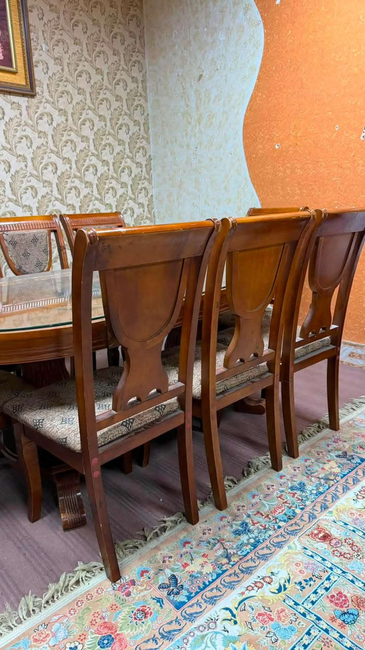 للبيع ميز طعام 8 كرسي
خشاب زان حقيقي ميز قوي وحديد وفخم
***********

