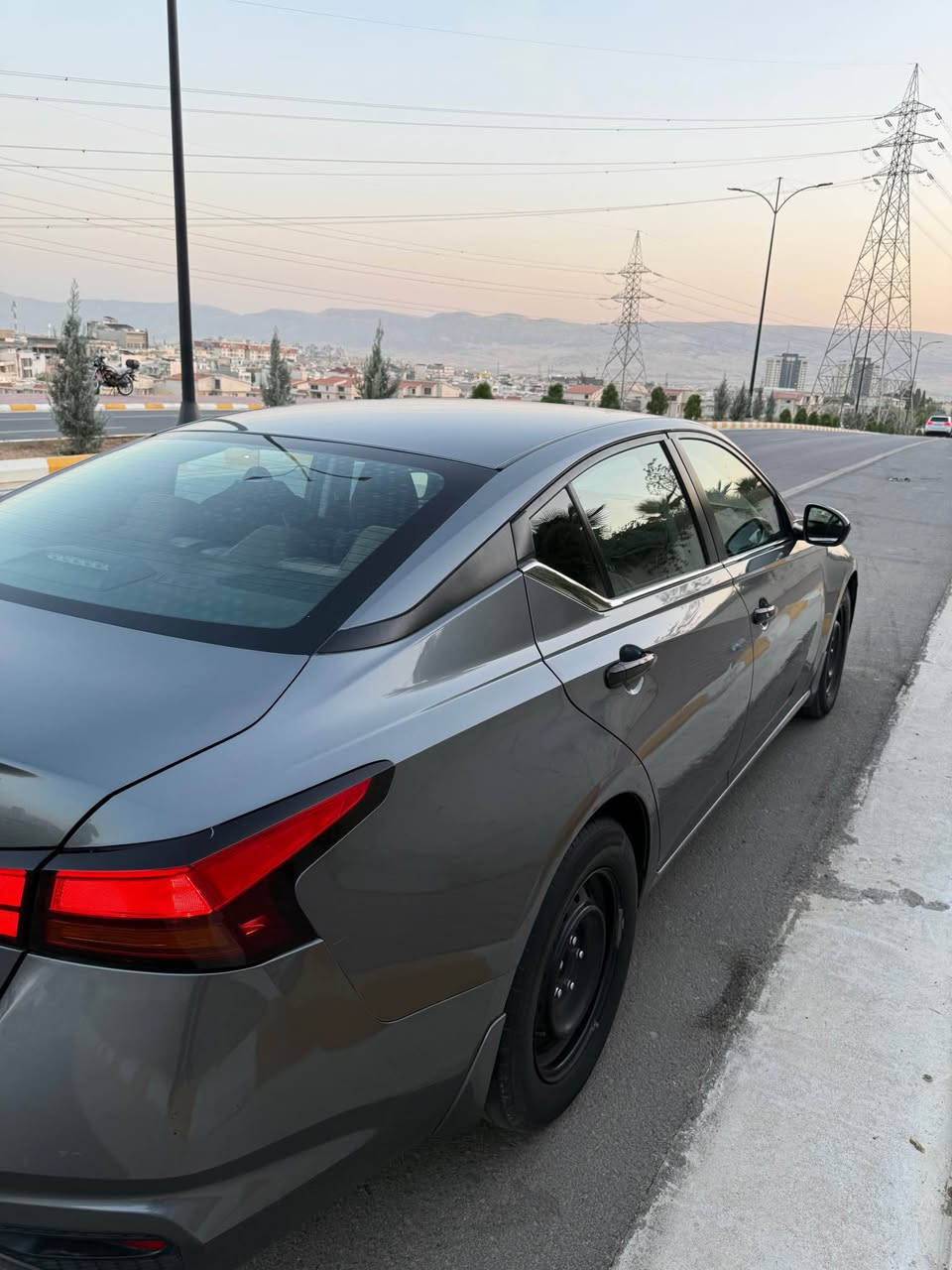 نيسان التيما موديل 2021 محرك و كير بشرط مواصفات S رقم سنويه لحد29 وبها قطعه طين مبدل اريباك ستيرن و سستم وبها دفتر بنزين مكان سياره كركوك رقم موبايل:*********** كركوك, العراق
