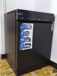 للبيع غسالة صحون LG مستخدم قليل السعر 300 الف وبيهة مجال 07836417952
