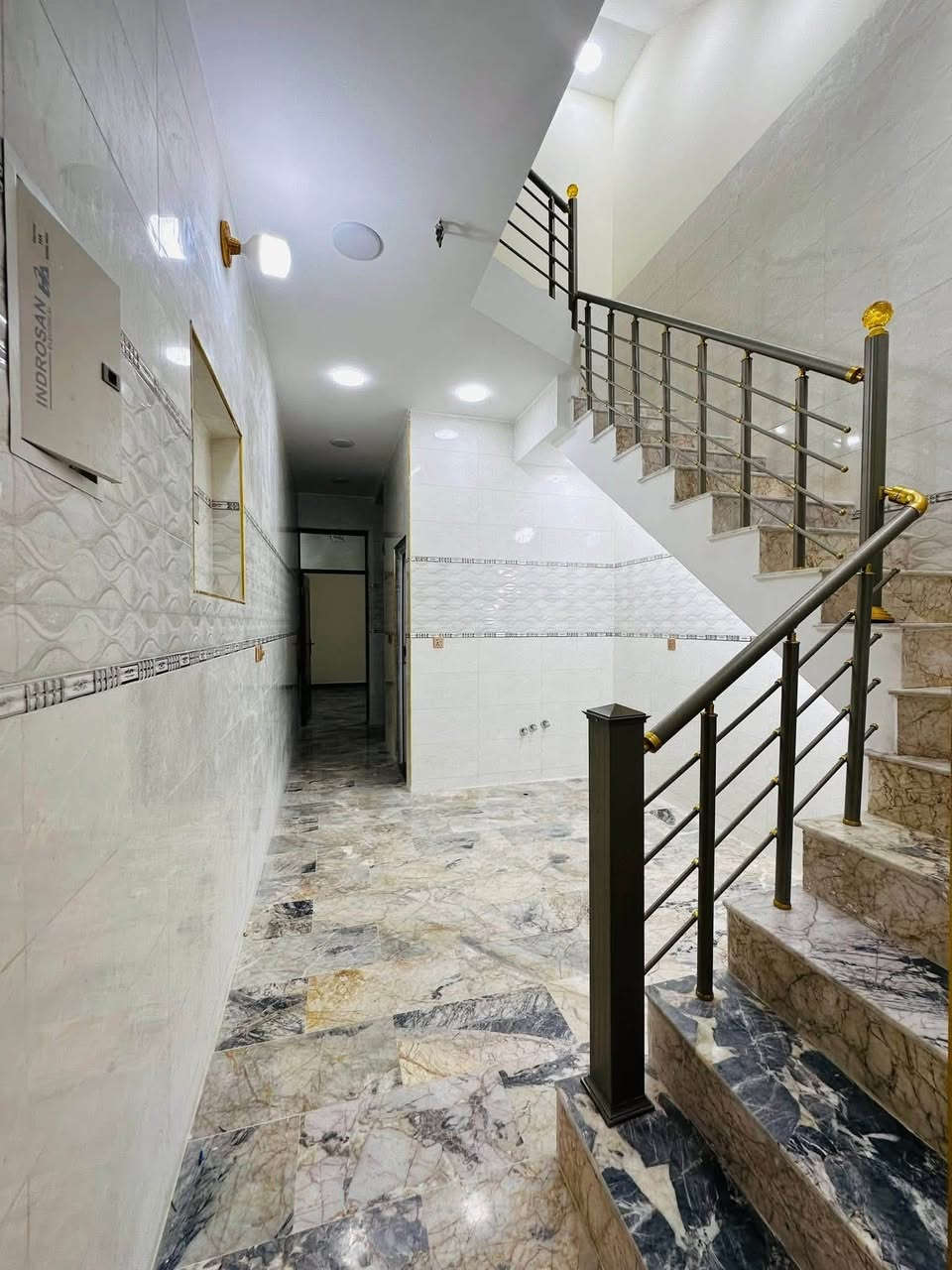 مشتملات للبيع العدد ٣
مساحة المشتمل ٦٣ متر

بناء حديث ✨

يحتوي على #استقبال #مطبخ #٣غرف #خدمات

الموقع 📍الشعب حي العقاري الثانيه

للأستفسار آكثر الأتصال على الأرقآم 

***********
