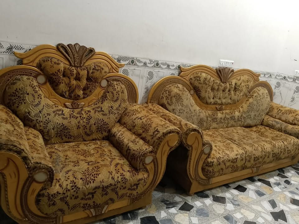 تخم نظيف ٦ قطع أريده ب٣٠٠ وبي مجال مكاني قلعه/ حي الإمام الرضا

‭***********‬

