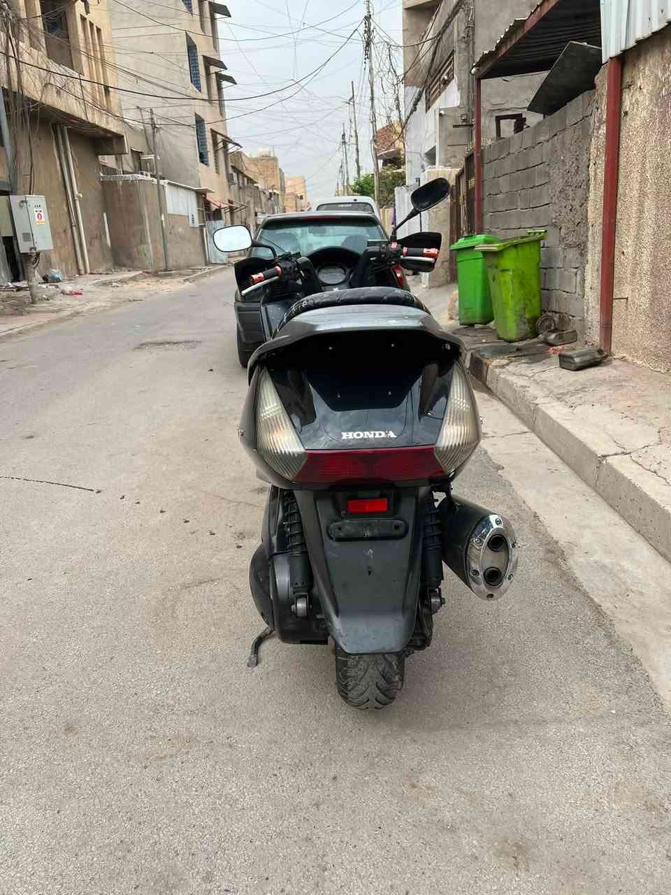 السلام عليكم للبيع سلفر ونج مكينه400   مكينته مكفوله دراجه كهربائيات كله شغاله دراجه يرادله بجم او ترتيب للبجم ويرادله جاملغ امامي وترايش الجوه دراجه شغاله ومكينه مكفوله  سعره 950 الف وبيه مجال مكان بغداد الدوره شارع 60 رقم ‭***********
