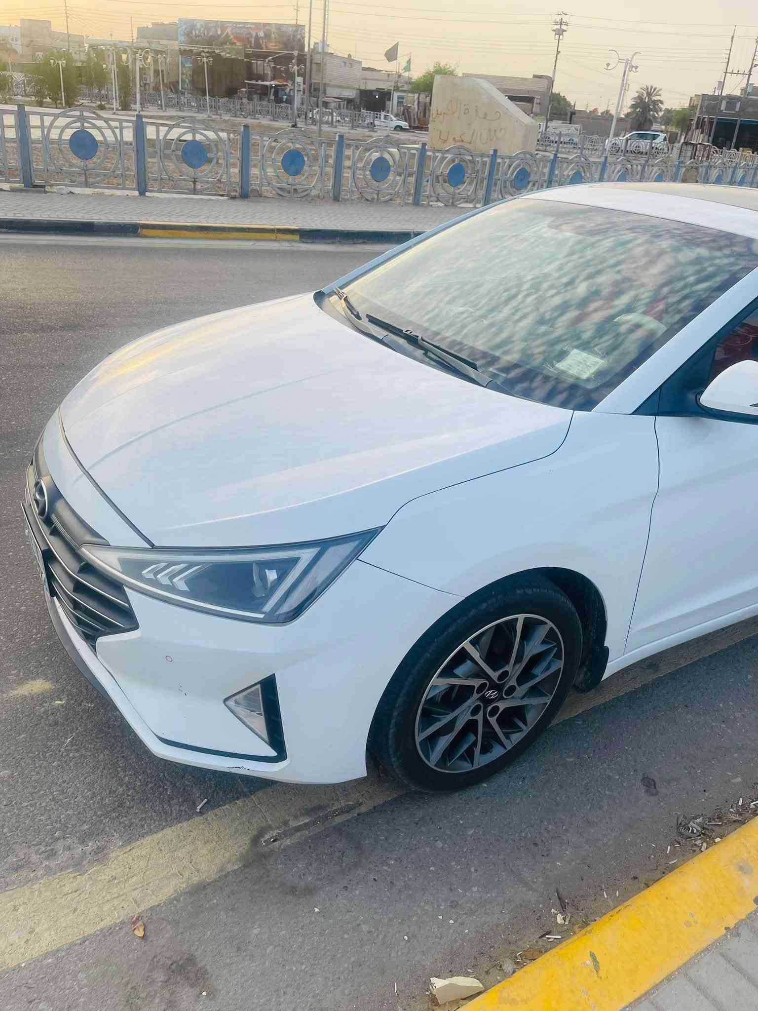 النترا ٢٠٢٠. خليجي بااسمي تحويل مباشر رقم انكليزي بيها ضربه بالجنطه كما موظح بالصور ومعمره وكذلك الدعاميه موظحه بالصور والباقي كفاله ماشيه ١٥٠ فول مواصفات السعر ١٤٥ وبيها مجال الاتصال ***********
