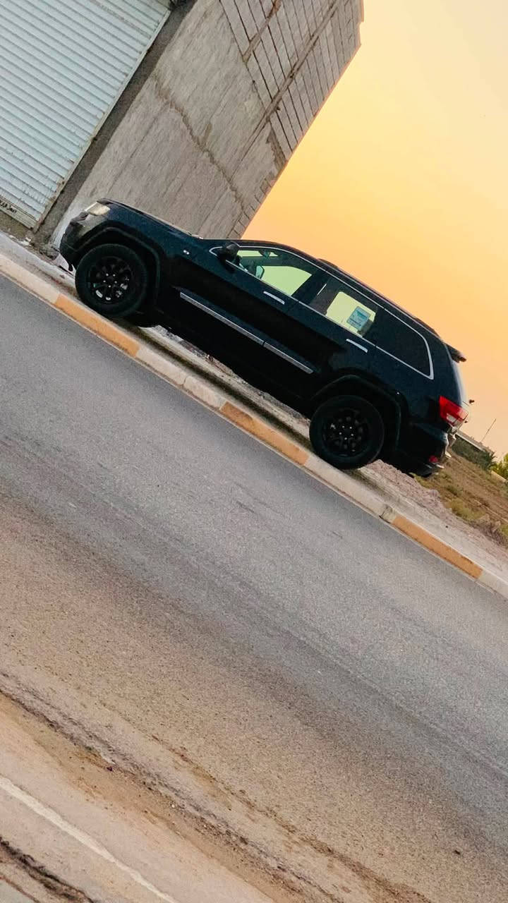 جيب13خليجي صبغ حزام  دواخل بيج ومشمشي سياره جاهزه من كل شي شرط الفحص مراوس او بيع ترهم السعر130 مكاني بصره السيبه وباسمي ***********
