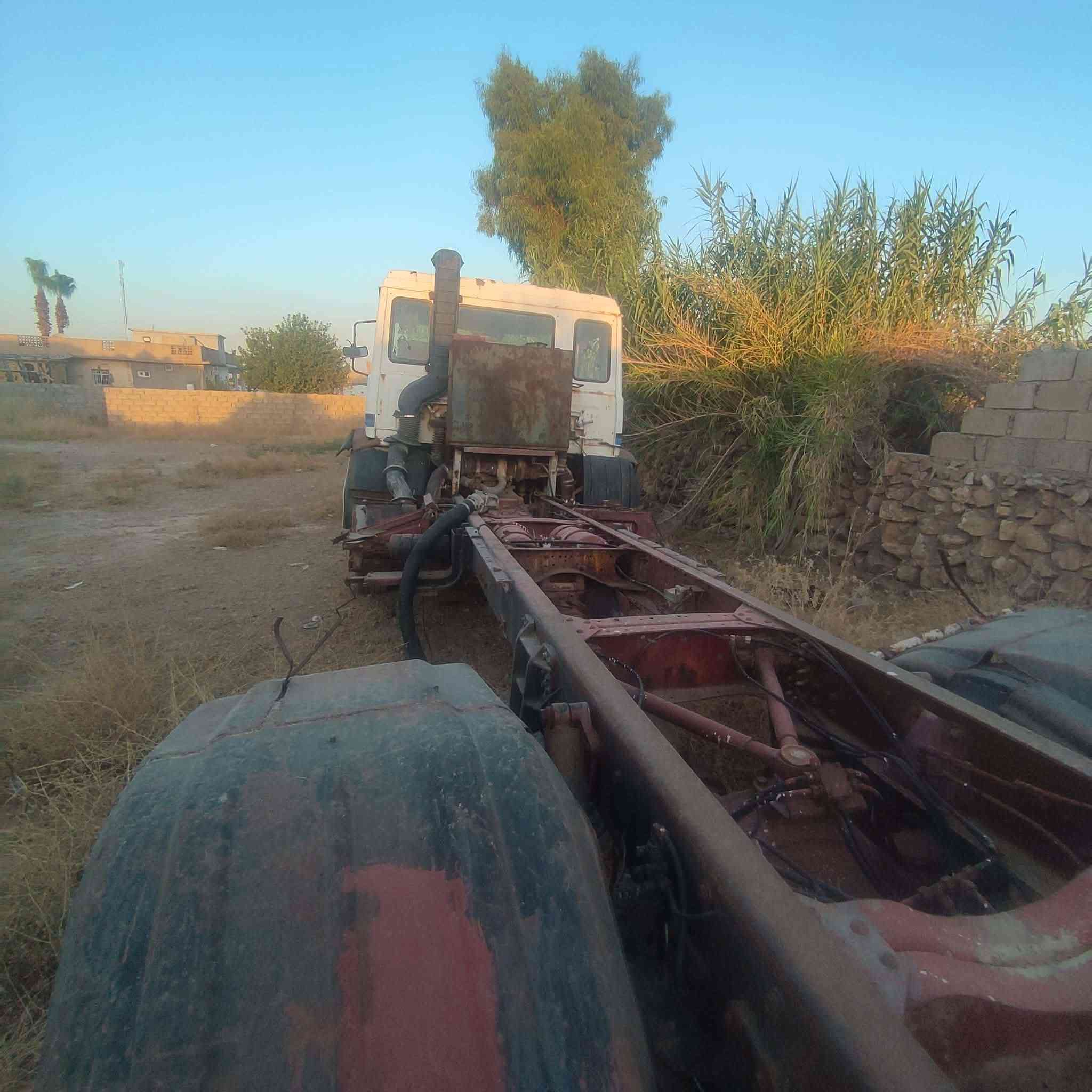 السلام عليكم افيكو للبيع سيارة متركه بس محرك شغال شرط كير شرط بس صاحبها يبيع كوم حديد اني مكلف بنشر هاذى رقم صاحبها تواصل ويا ***********
