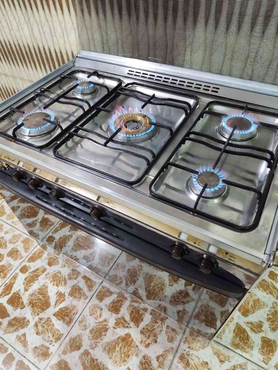 طباخ كريازي شغال كهرباء جداحه شوايه كلوب فرن 300 بي مجال بسيط مكان ابودشير *********** بغداد, العراق
