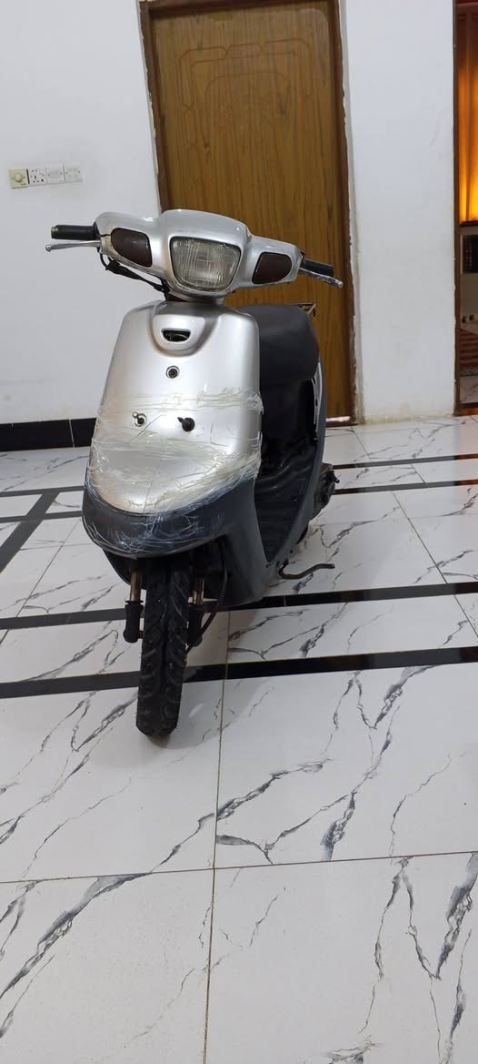 بتره فحل خطين دراجه بلكارتون كلش نضيفه مفتوحه مره وحده شرط اصلي  مكينه ناعمه خرسه شلعه تشك الكاع سرعه دك 60 كهربائيات شغاله دراجه مال جناي الياخذها يترحملي عليها السعر 325 مكان ناصريه ***********
