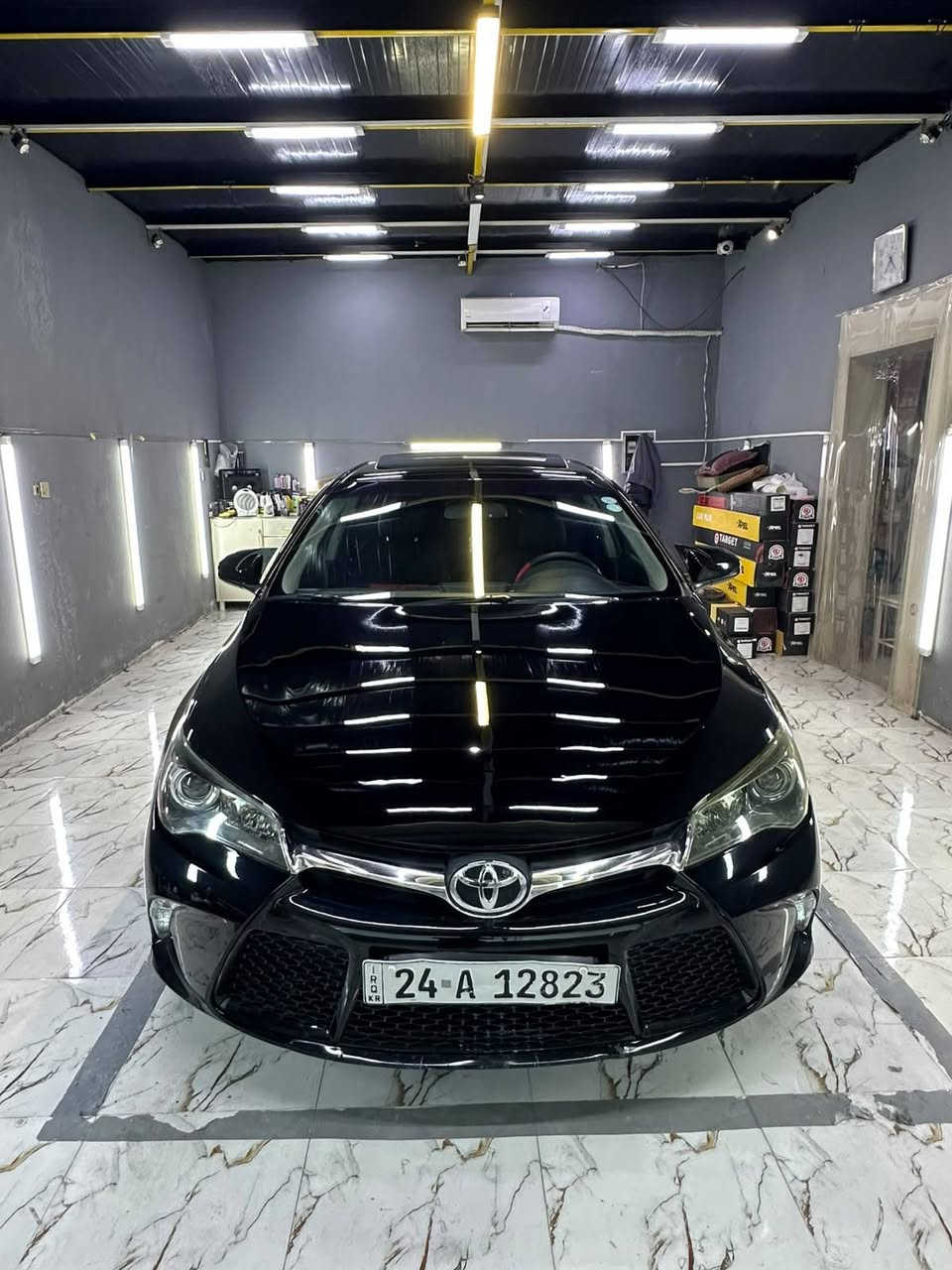 Toyota camry 2017 se plus
بصمه
شحن وايرليس
شاشه كبير
يده بصمه 
كشن كهرباى
سلايد
كاميره خلفى
تحديد سرعه
لون اسود
٢ قطعه صبخ ١ قطعه تبديل شريكه
*********** زاخو, دهوك
