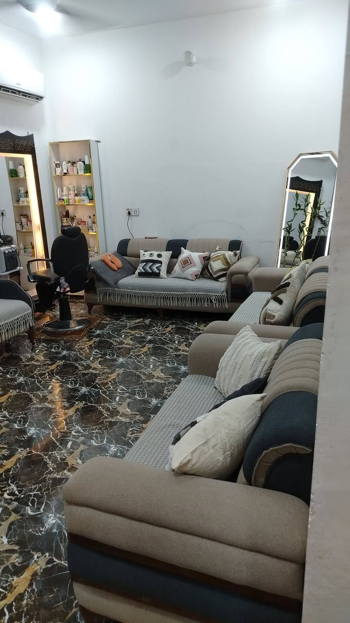 السلام عليكم بيت للبيع المساحه ١٠٠متر مربع شارع 80 خلف بانزين خانه اظواء الحله طابور زراعي سند ٢٥ ***********
