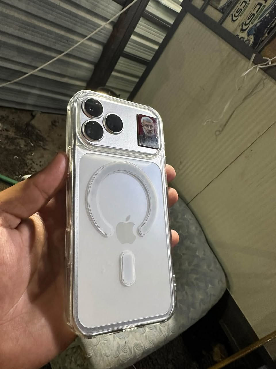 ///بلاشششش
390 ألف 
iPhone 13 pro max
ذاكرا 256 

نموذج M

بطاريه  79

***********
جهاز كله بلادي وشاشه اصليه اصليه اصليه 
تفاصيل داخل فيديو
