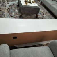 طاولة تلفزيون • بحالة جيدة • بكاملها