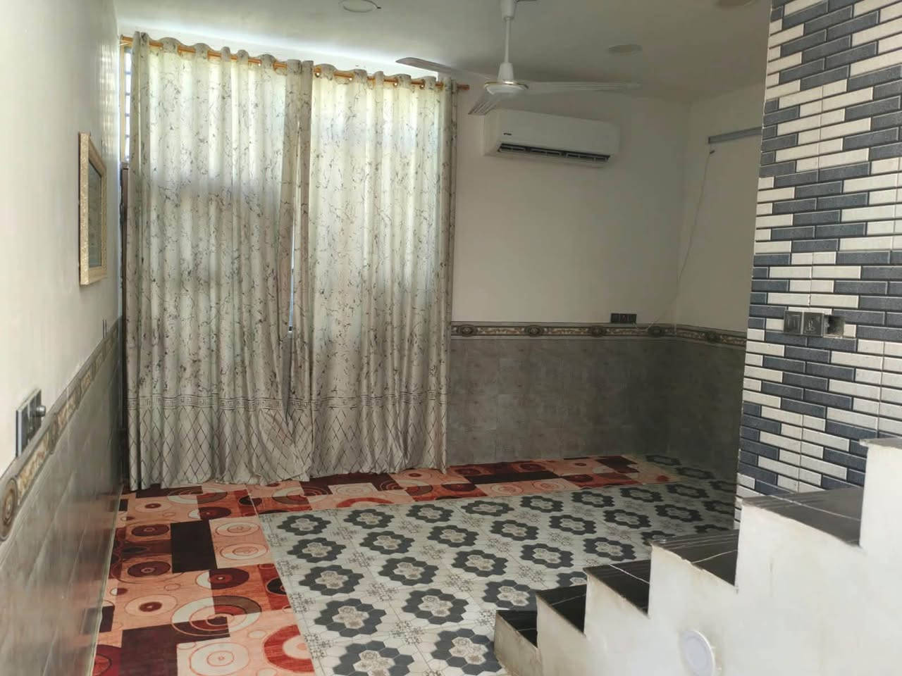 سلام عليكم دار للبيع
🏠
📍 كربلاء /العطيشي قرب معرض الحردان
📐 المساحة: 100 متر 📏  🏡 📜 طابو زراعي + سند 25 + إقرار محكمة 
السعر 60 مليون
***********
