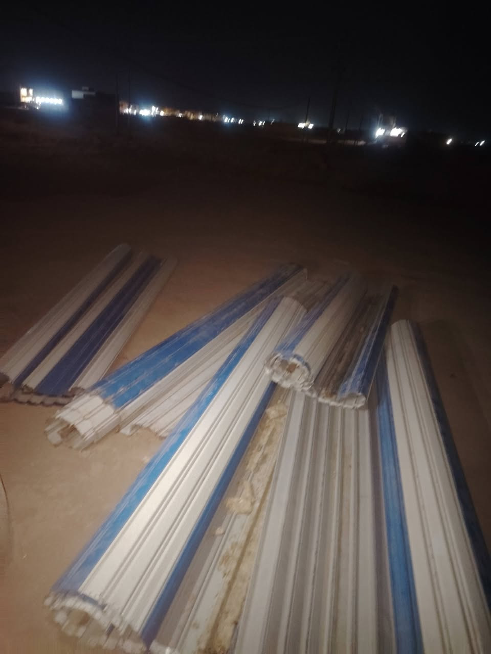 سلام عليكم
كبنگ 5قطع نضافه فول
الارتفاع 3مترو80 والعرض 3متر
***********
