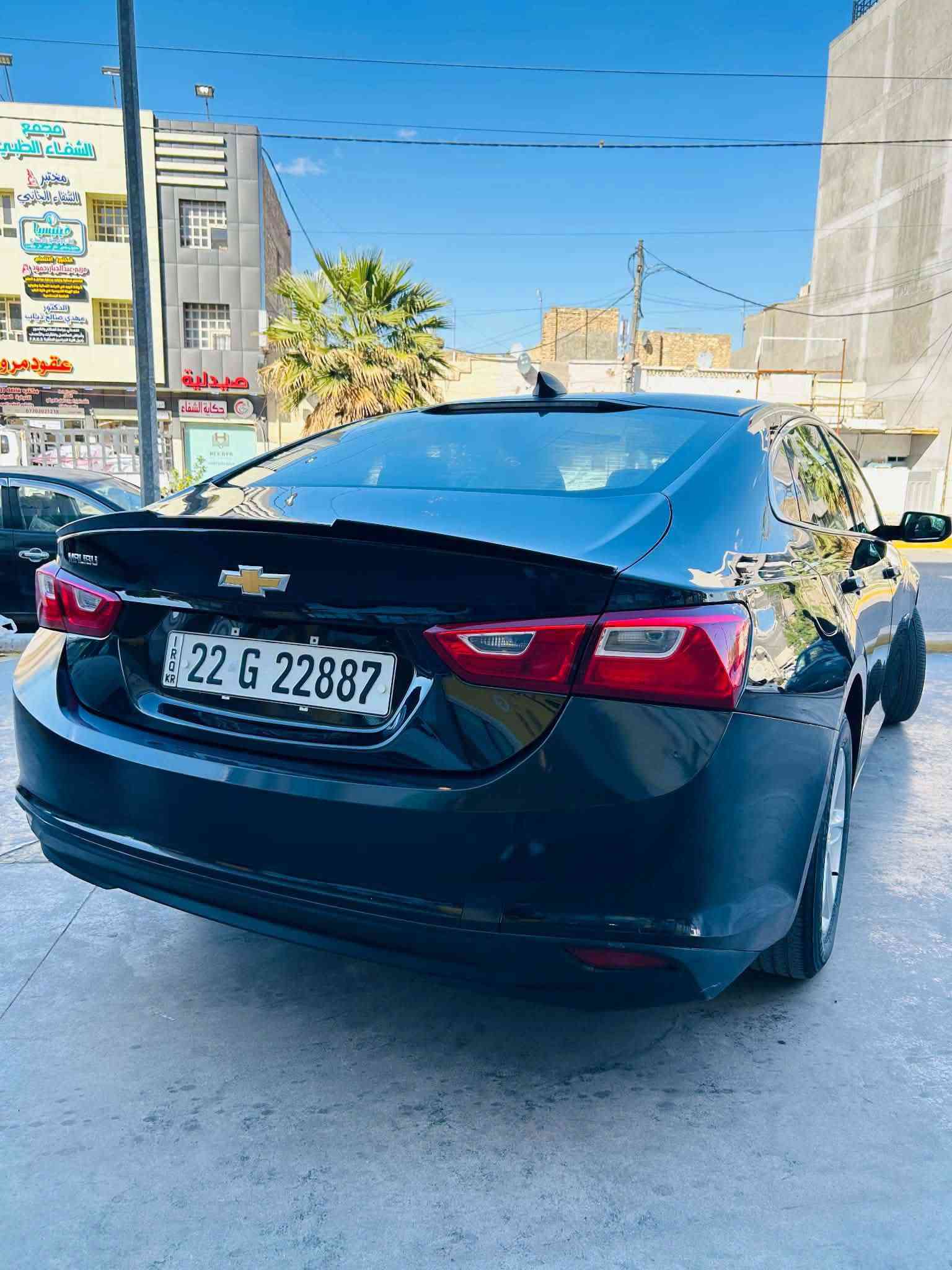 للبيع شيفروليه ماليبو LS موديل 2022 – 1500 توربو
سيارة نظيفة ومرتّبة بچم كبسس ، فئة LS وبالواقع بعد احلى من الصور. 
مكينة 1.5 توربو اقتصادية وقوية بنفس الوقت eco
گير أوتوماتيك 6 سرعات
دفع أمامي 

المواصفات:
 • مكينة 4 سلندر 1.5 توربو
 • شاشة وسط مع Apple CarPlay و Android Auto
 • بلوتوث + USB
 • بصمة تشغيل ودخول ذكي 
 • كاميرا خلفية
 • مثبت سرعة
 • زجاج كهرباء
 • تحكم من الستيرن
 • نظام توازن وثبات
 • نظام ABS + Traction Control
 • حساس ضغط الإطارات
 • جنطة كبيرة ومساحة داخلية مريحة
 • حادث جاملغ ايسر فقط بدون دواخل

 - العداد: 40 الف كيلو. سعر 135 بيهه مجال

مكان السياره / بغداد ***********
