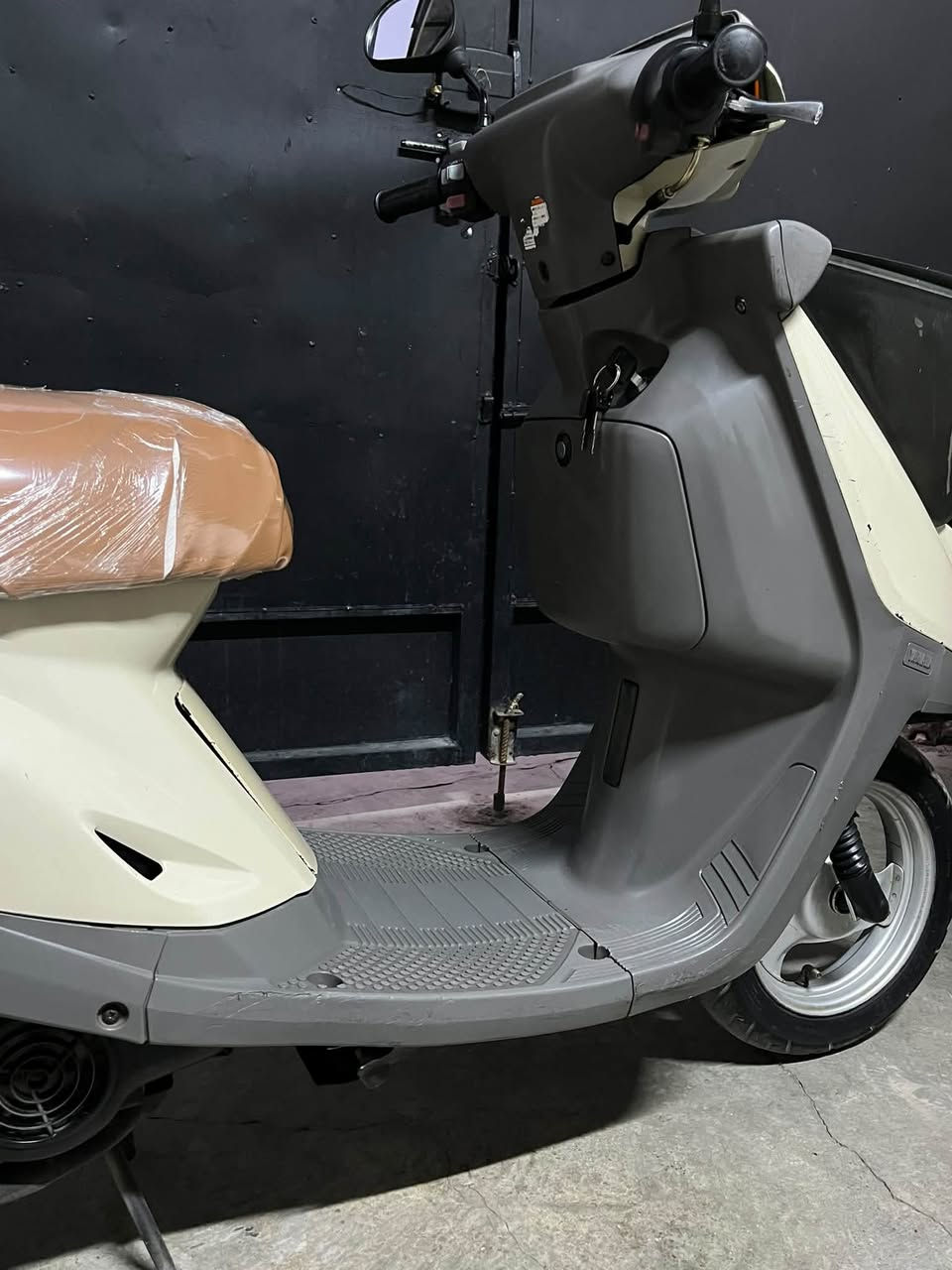 للبيع ياماها جديد 
محرك بلادي yamaha ممفتوح
كابريتر بلادي yamaha 
صالنصة yamaha 
سلف هندر كهربئيات كله شغال و بلادي 
تايرات جديد دبلات جديد صوت محرك ناعم
صوت اكسل مابي شرط الفحص الدراجة جديده
_***********_سعر-475 بي مجال
