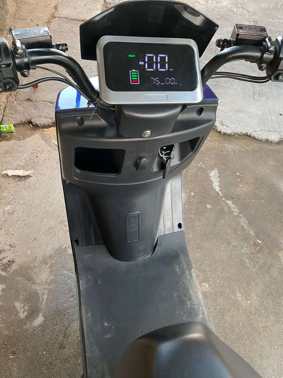 دراجه شحن  اخو الجديد السعر 750 وبيه مجال العنوان بغداد الزعفراني لتواصل علاه هاذ الرقم ***********
