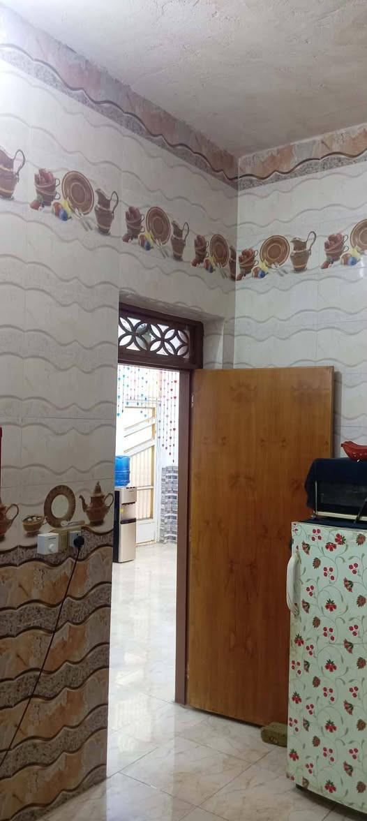 بيت لبيع لمساحه ٢٠٠ بل حاوي العباس منطقه رشيد لسراي عل كرمه صب اساس وسطح كونكريت اتصل ع ***********

