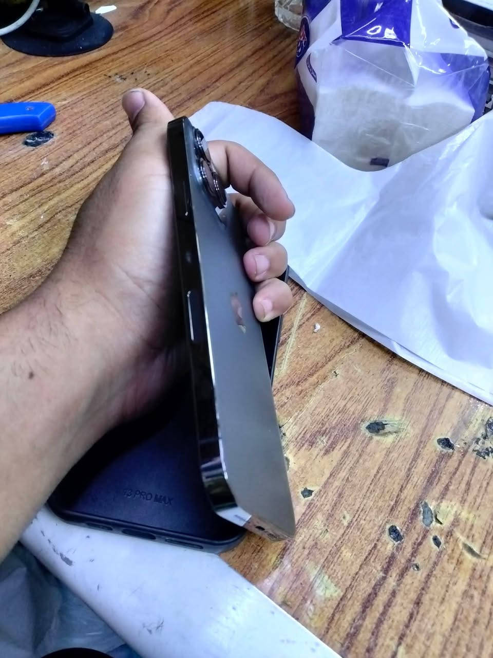 13 برو ماكس 
ذاكرة 128 
مبدل شاشه تفصيخ (تفصيخ من جهاز لجهاز وماتقره مبدل شرط اصليه) 
فيس ايدي شغال 
بطاريه 90 وشرط لامبدله ولامصعده شرط 
جهاز نضافه 100/100 
السعر 650 وبي مجال 
***********
