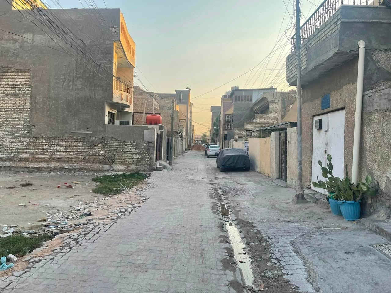 السلام عليكم
للبيع قطع من دار تفليش المساحه 200 متر الواجهه 10 والنزال 20 يباع كامل او نصفين الموقع شارع فلسطين قرب مول الاطرقجي وقرب مستشفى الكندي محله 145 اذا تدخل من شارع الكندي اول فرع عاليمين بالنهايه واذا تدخل من شارع الاطرقجي اول فرع عاليسار ثاني بيت
 
ملاحظة مكتب نور المصطفى سابقن وحاليا مكتب ركن المستنصريه مجاز من غرفة تجارة بغداد نفس الكادر ونفس الموقع
اللاستفسار اومراسلة الصفحة 
***********

