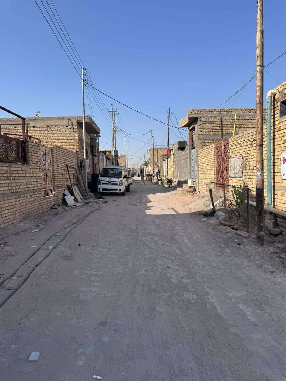 السلام عليكم توجد قطعة أرض للبيع زراعي المكان حي الحكيم بين الفرهه والحسائيه ع حولي مال العلوه مساحة 200 متر السعر 30 وبيه مجال منطقه سكنيه وكل الخدمات الاستفسار *********** امجد للعقار مستعدون لكافة العروض
