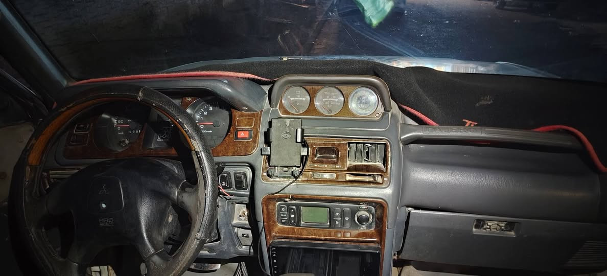 السلام عليكم متسيبوشي باجيرو مديل ٩٧رقم بغداد كير اتماتيك محرك بطة داخل حلو مسجل شاشة  تيرات انضاف السيارة جاهزة وياهة دعاميات بل جمطة وهواي غراض وياهة بسم جيرانة شرط علا مكاتبة مروري تحويل نفس اليوم بيهة سيبايا جبيرة السعر ٢٥ وعليهة ٦٠٠غرمات علا مشتري مكاني الزعفرانية ***********
