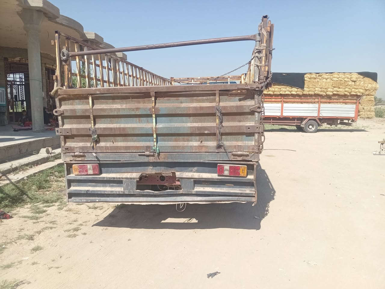 عندي بدي للبيع طول سته ربع)***********
