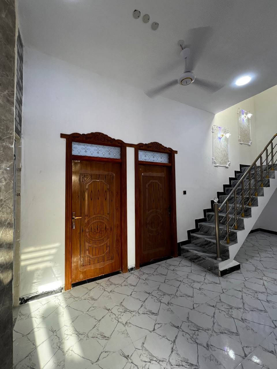 دار سكن #بسعر_جوه_السوك
البصرة - ابي الخصيب - طريق سيد حامد
مقابل مدينة الأندلس السكنيه
#المساحة :: 105م
#ركن مع توفر كافة الخدمات 
طابو صرف تحويل مباشر بأسم المشتري
#يحتوي ::
طارمة . صحيات خارجية . استقبال . مطبخ 
صالة . صحيات داخلية . غرفة منام واحده
#السعر_المطلوب :: 60 مليون قابل للتفاوض
#للأستفسار :: ***********
