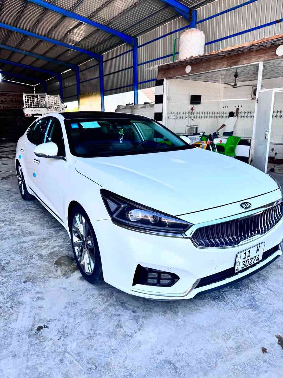 كيا كادينزا SXL موديل 2017
فول مواصفات اعلى فئة 
السعر 175 $
لون ابيض صدفي رقم بغداد 
والسنوية باسمي 
رقم الشاصي KNALC4J17H5066611
ماشيه تقريبا راح اصير 108 ألف ميل
مكينة 3300 V6 
للبيع او المراوس حسب القناعة
موصفات السيارة 
بصمة 
ويل كب 19 بلادي فقط بال SXL
دخول ذكي + ترحيب بالسائق
سقف بانوراما بالكامل 
داتا شو (عرض المعلومات بالزجاج الامامي )
4 كامرات دوارة 360 درجة(Bird view)مع الكامرة الخلفية دوارة 
داخل قهوائي ملكي  ) 
تدفئة وتبريد بالكشنات الامامية مع خاصية تدفئة بالكشنات الخلفية 
شاشة وسطية كبيرة دجيتال بالدشبول 
ميموري مقاعد خزن /3 
استيرن كهرباء جميع الأتجاهات تلسكوب 
تدفئة ستيرن
التنبيه عند الخروج عن المسار
 نقطة عمياء
حساس ضغط الأطارات 
أبل كار بلي واندرويد أوتو 
تطعيم صاج ملكي من الداخل 
بردات جانبية بالأبواب الخلفية 
برده خلفية 
رادار أمامي + رادارات يمين ويسار بالمري 
خاصية التوقف الذاتي عند الطوارئ / رادار تفاعلي 
اوتو ستوب 
ترحيب كامل بالسائق ( انوار + مري + لايتات)
مري قلاب عند الرجوع للخلف 
جنطة كهرباء (غلق + وفتح )
شحن تليفون واير ليس 
هاند بريك بصمه 
اتو هولد 
سستم صوت ( هارمن كاردن ) + 
دمام تضخيم الصوت عدد 2 
شفتات بالستيرن رياضية 
مود درايف 4 أنظمة قيادة للسيارة 
لايت زنون بلادي 3 عدسات عالي ناصي زنون بلادي 
ليد امامي + ليد خلفي 
نظام تنقية الهواء (Clean Air ) دخول هواء نقي 
مري شفط وجميع المري نظام تعتيم ليلي ذكي 
ماسحات الزجاج الامامية/ نظام ذكي متحسس للامطار 
حساسات خلفية 
تراكشن كونترول 
جام اخضر بلادي مع تغليف مغلفه حراري واقي ضد اشعة الشمس / UV 
تحكمات ستيرن فول جهتين 
مروحه التبريد تعلي وتنصىي عند أستقبال المكالمات أثناء القيادة 

وارد امريكي 
حادثها صفحة الجاملغ الامامي الايسر ونص البنيد صبغ + مرشوشه كليرالقطعتين نفسها فقط
السيارة(بدون ايرباك ستيرن ودشبول )
للاستفار ***********
