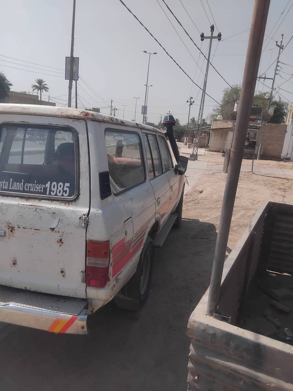 سيارة لاندكروزر موديل ١٩٨٥ محرك ياباني بطة اوتوماتيك مداور بأي محافظة يعجبك السعر ٣٥ وبيها مجال قليل 
مكانها الحمزة الشرقي 
للاستفسار 
***********
