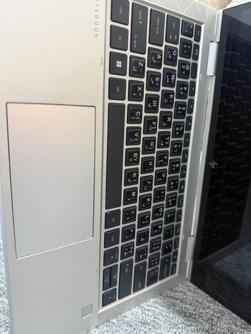 معلومات الجهاز
* الموديل: HP EliteBook x360 830 G7
* نوع الجهاز: لابتوب متحول (2-in-1) يفتح 360° ويعمل باللمس.
* سنة الإصدار: 2020
* قياس الشاشة: 13.3

 المعالج
* Intel Core i5-10210U
* الجيل: العاشر (10th Gen)
* عدد الأنوية: 4
* عدد الخيوط: 8
* التردد الأساسي: 1.60 GHz
* أقصى تردد (Turbo): حتى 4.20 GHz

 الذاكرة (RAM)
* السعة: 8 GB
* السرعة: 2667 MT/s

 كرت الشاشة
* Intel UHD Graphics
* كرت شاشة مدمج،

 التخزين
: (256 GB SSD)

 النظام
* Windows 11
  * 64-bit
سعر 450 مجال
تواصل معي *********** 
بصره -تنومه البصرة, العراق
