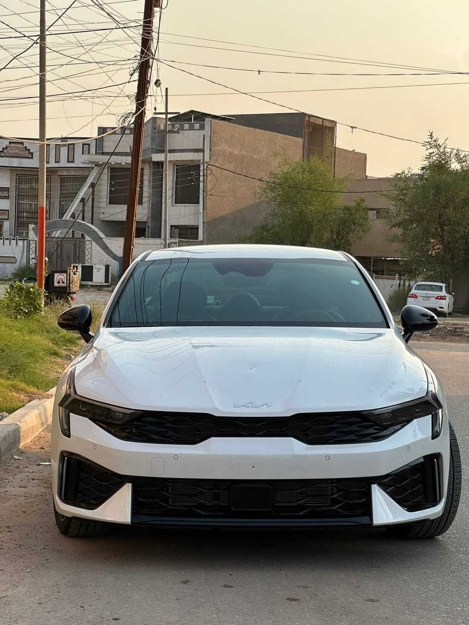 بسم الله الرحمن الرحيم 
سلام عليكم 
هاي الحلوه للبيع k5 2025 وارد امريكي Gt line 
سياره جديده احلى من الصور عليها نصبه كلش حلوه 
فول مواصفات عده البنوراما 
بصمه ترحيب 
رادارات 360 
تحكم سترين 
تثبيت مسار 
تحديد سرعه 
فول للأخيرة بس نقصها بنوراما 
سياره حلوه 
ماشيه 2000 mi فقط 
محرك 2500 تنفس طبيعي 
حادثها بنيد مبدل نفس اللون بدون صبغ 
سياه جديده 
تبريد لا تسولف عنه ثلج تجي وتشوف 
وبيها سونار السياره 
كفاله كير ومكينه بعدها بدهن الشركه 
اليحب يتواصل : *********** واتساب 
مكان السياره بابل .✨
