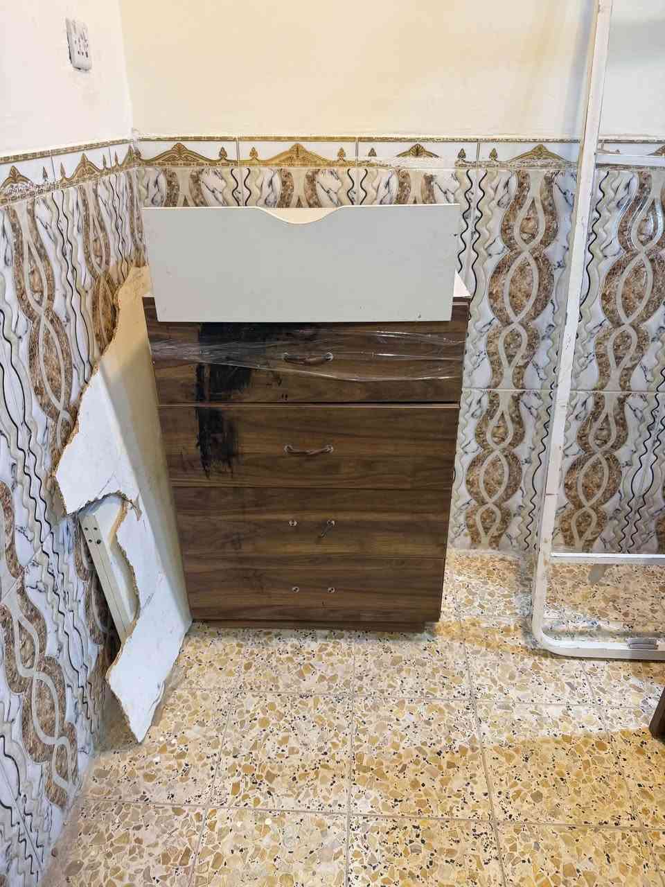 غرفه لبيع تركيه
خراضه كامله سعره متين الف بيه مجال قليل*********** وتساب فقط
