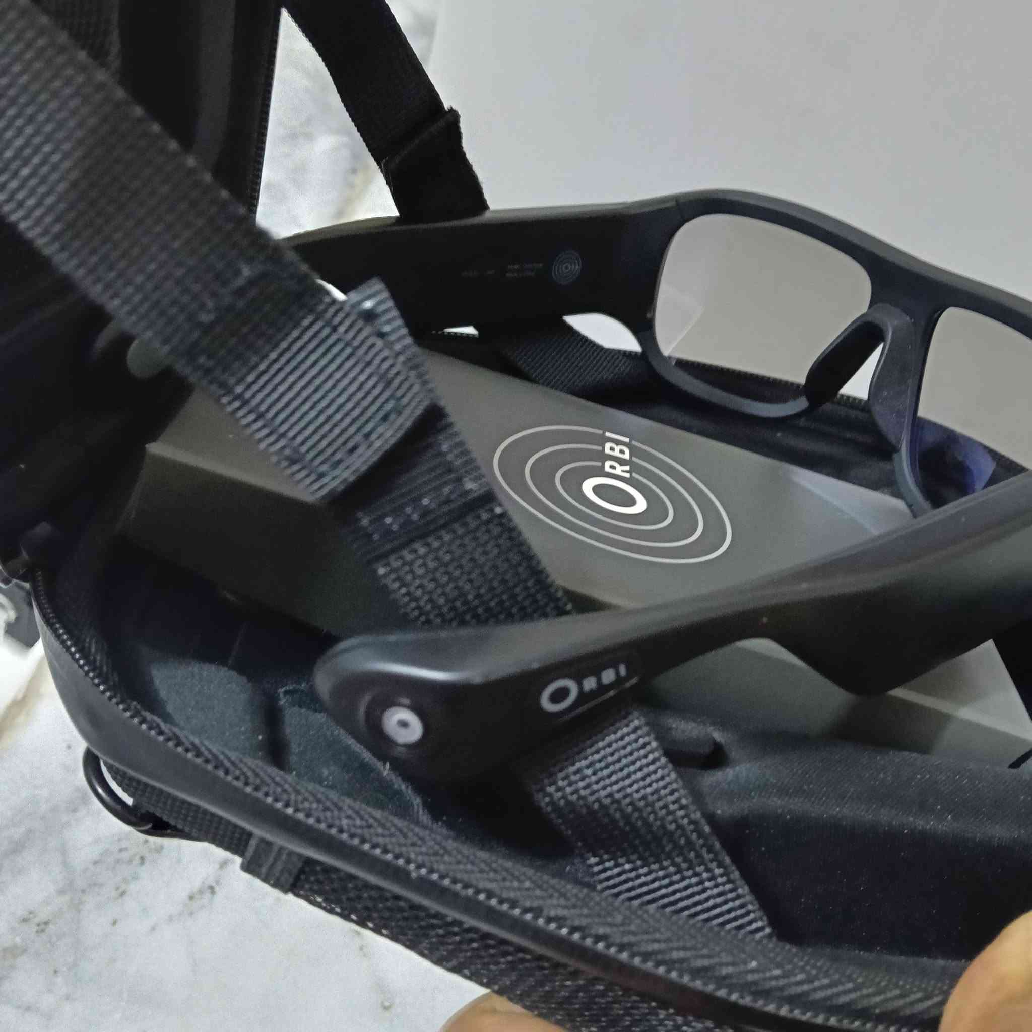 للبيع: نظارة Orbi Prime الذكية لتصوير 360 درجة بدقة 4K 🎥🕶️
لعشاق التميز، صناع المحتوى، والرياضيين.. متوفرة الآن نظارة Orbi Prime الذكية الأصلية بحالة ممتازة ونظيفة جداً.

لماذا هذه النظارة مميزة؟

تصوير محيطي كامل: تحتوي على 4 كاميرات مدمجة بزوايا مختلفة لتسجيل فيديو 360 درجة حقيقي دون الحاجة لاستخدام يديك.

دقة عالية: تدعم تصوير الفيديو بجودة 4K لتفاصيل فائقة الوضوح.

تكامل مع الهاتف: ترتبط بتطبيق الموبايل لمشاهدة وتعديل ومشاركة الفيديوهات مباشرة.

تصميم مريح ومتين: مثالية للرحلات، السياحة، قيادة الدراجات، والتوثيق اليومي.

📦 الحالة والملحقات:

الجهاز نظيف جداً وبحالة الوكالة (نفس الصور).

تأتي مع حقيبة الحفظ الأصلية الفاخرة المضادة للصدمات وعلبتها الخاصة.

📍 الموقع: [بغداد - الشعب]
💰 السعر: [150 الف] 
📞 للتواصل والاستفسار: أرسل رسالة خاصة أو واتساب على الرقم ***********
