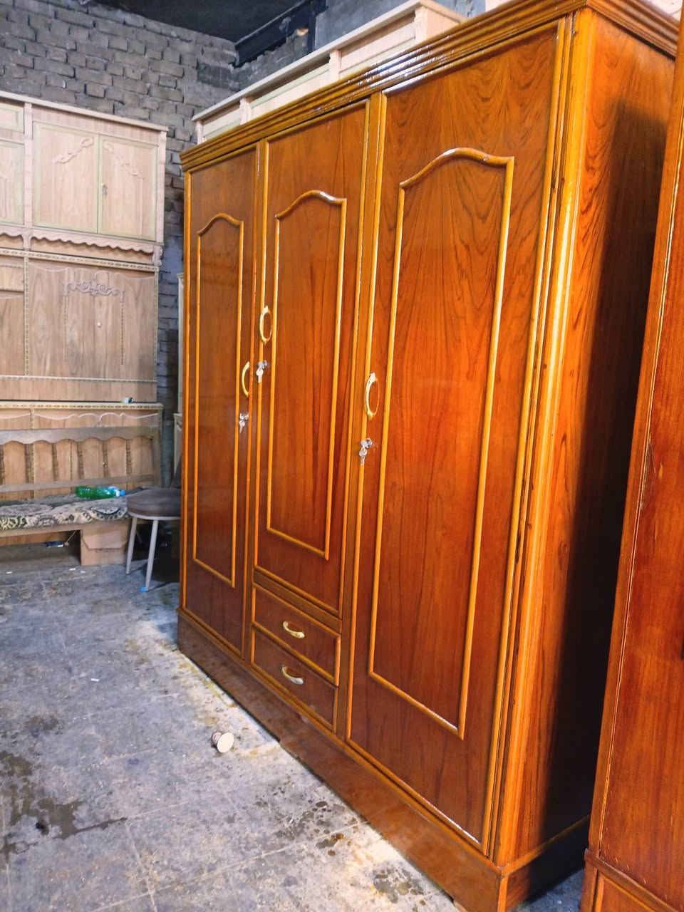 محل ياسر لنجاره العنوان قضاء بلد سوق المسقف قرب جامع بلد الكبير/  كنتور 3 باب نجارة درجةأولى ب250 كنتور 4 باب ب180 بوفية 3 متر نضيفة جدا ب125 بوفية مترين ونص ب90  للأستفسار الأتصال على الرقم *********** او مراسلة الصفحة ملاحظة يوجد لدينا كناتير جديد جميع الموديلات وبوفيات جديد جميع القياسات
