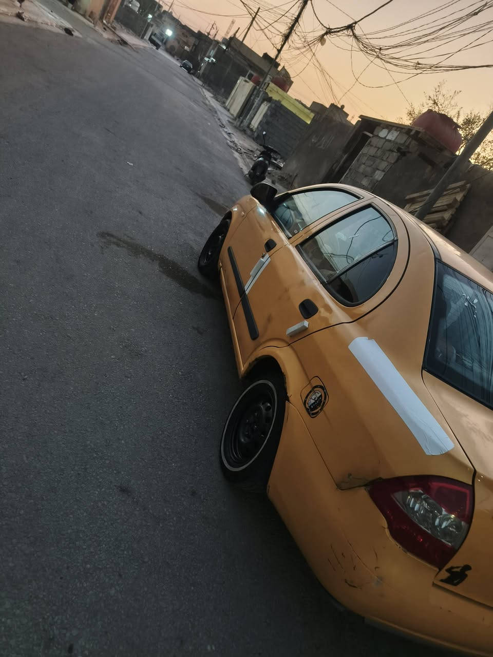 سلام عليكم طيبه ۲۰۱۵ رقم بغداد  هيئه وغرامات عليها ورقة ونص تنزل من سعرها كير ومحرك مكفولات حداديه جديده شواصي مكفولات  تبريد ثلج بيها طخة بل جاملغ سيارة مرتبة و ناعمة مكاني كربلاء سعر 31 وبيها مجال ***********
