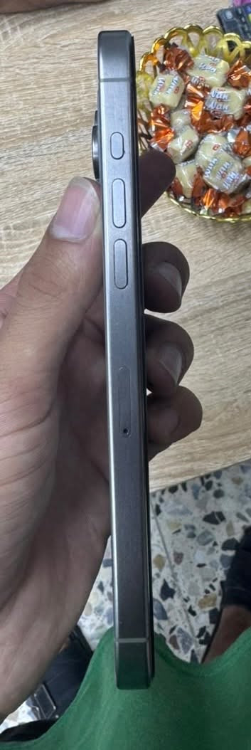 آيفون 15 برو ماكس
بطاريه 84
امبدل شاشه كلشي بي شغال فيس إيدي شغال 
سعره 850 ألف
عنواني مدينه الصدر قرب سوك الحي
***********
