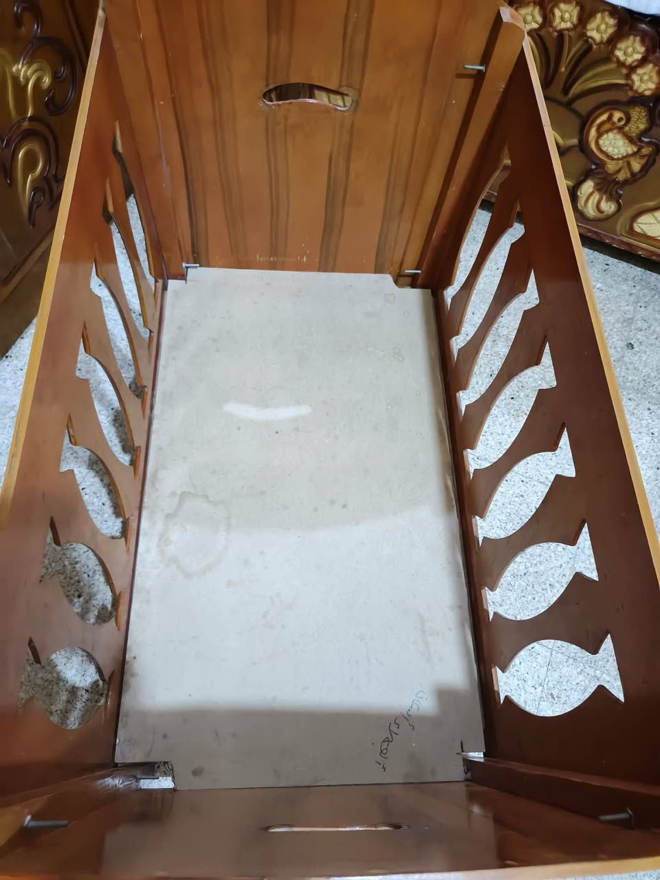 السلام عليكم سرير طفل للبيع نجارة نضيف كلش الاسكان الصناعي للاستفسار***********
