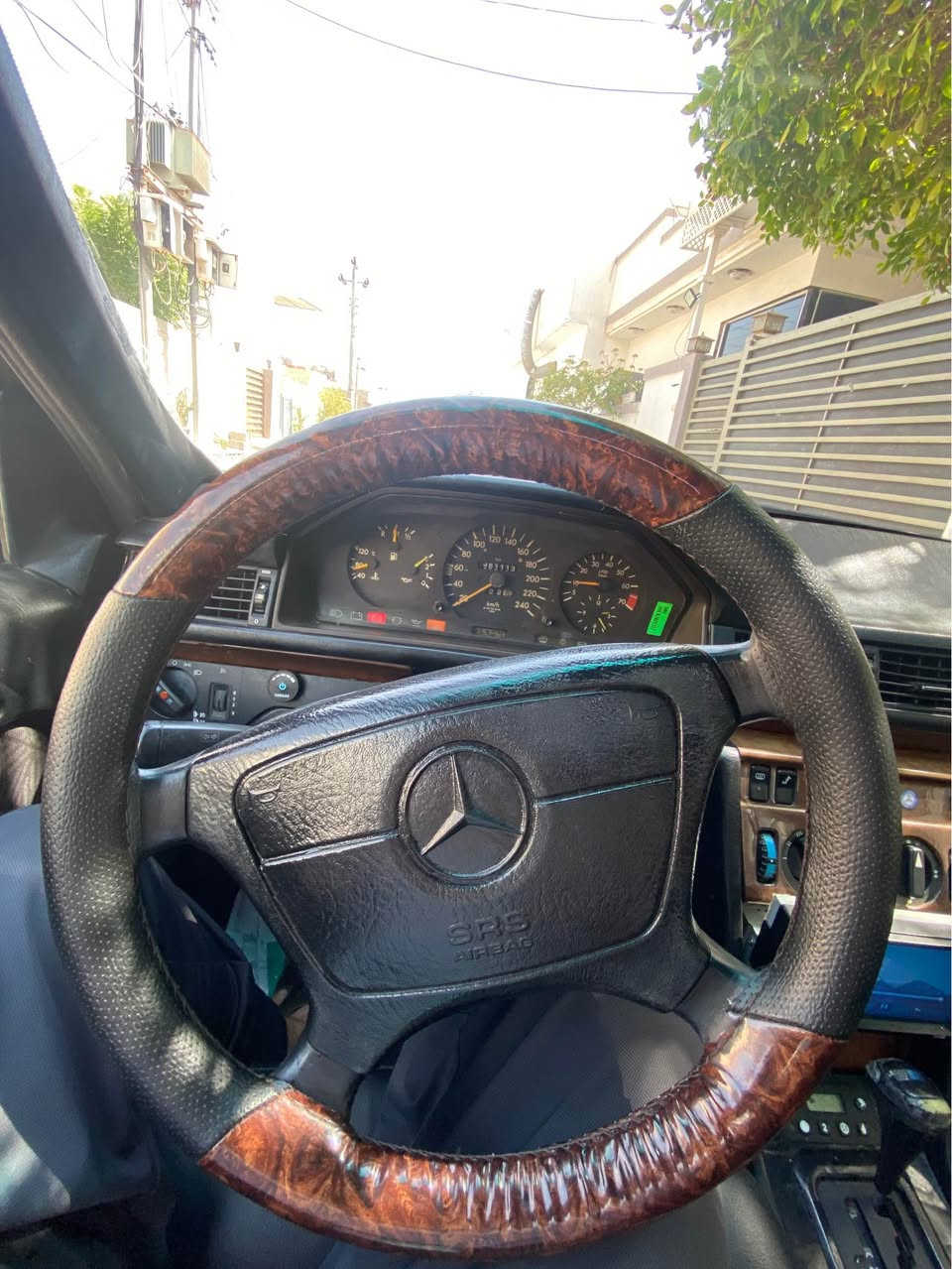 مارسيديز ٣٢٠ 
موديل ١٩٩٣
كير مكينه بطه ٣٠٠٠ 
جام كارابا تبريد كشن كارابا كشن حار بارد 
سلايت شاشا أيبات دواخل حلو 
بتاقه بنزين موجود 
سيارا غاز بي بيتاقه غاز
بریک abs
سنةويه جديد رقم أنكليزي
مكان كركوك رحيماوا 
سعر ٦٨ مجال 
*********** بي واساب Singapore
