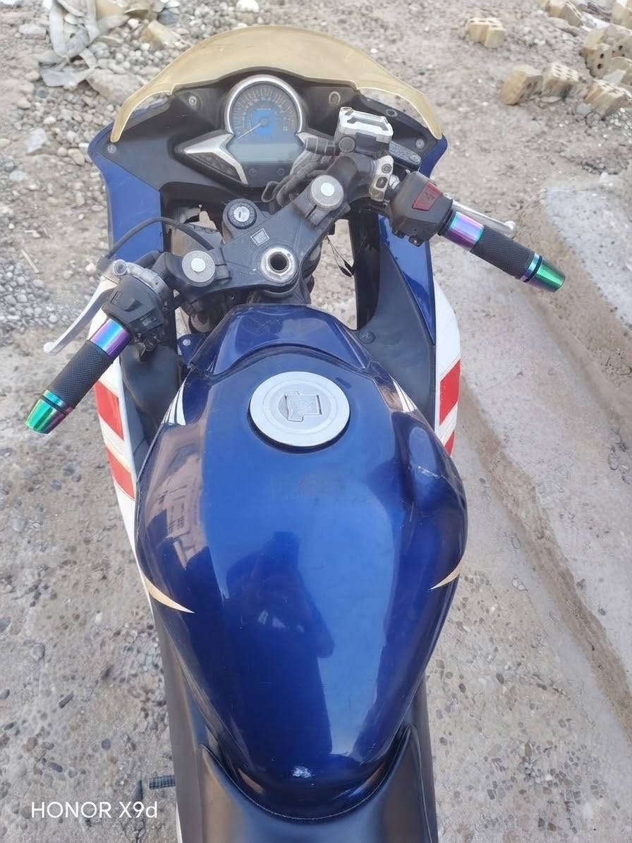 السلام عليكم _ دراجة بطح cbr محرك 250cc  دراجة نضيفه كلشي مابيه  
نظام abc بيه
جاملخات بيها كاربون فايبر حقيقي
وجه كاربون فايبر بيها موجود بس ماشاده ومرايات  هم
مسويلها ادامه كامله
راديتر نظيفه
السعر مليون ونص وبيها مجال    
مكاني بغداد الشعلة  ***********
