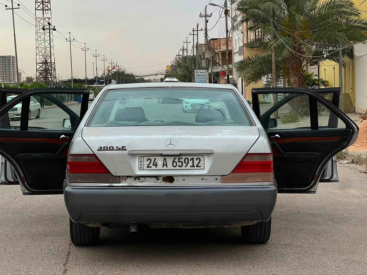 مارسيدس شبح موديل ١٩٩٦
كير ومحرك ففتي مكفولات 
رقم اربيل جديد تحويل او وكالة 
السعر ٤٥ وبيها مجال
مكانها نجف  
‏‭***********
