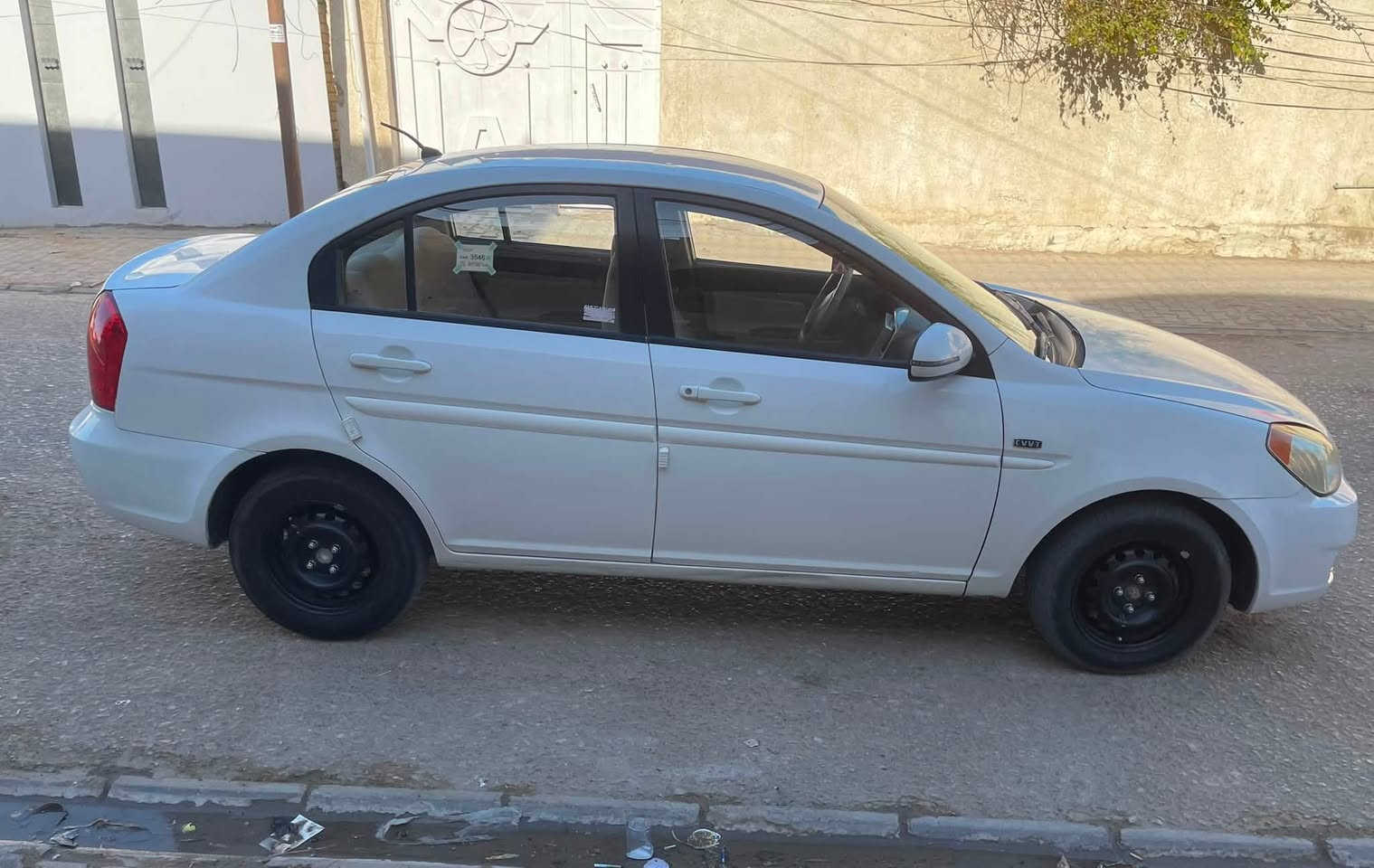 للبيع اكسنت 2011رقم  اربيل وكاله او تحويل صدر جديد تبريد شغال
داخلها مثل ما موضح بالصور وبعد احلى 
السعر (85)$ وبيها مجال
العنوان النجف
الاستفسار 
***********
