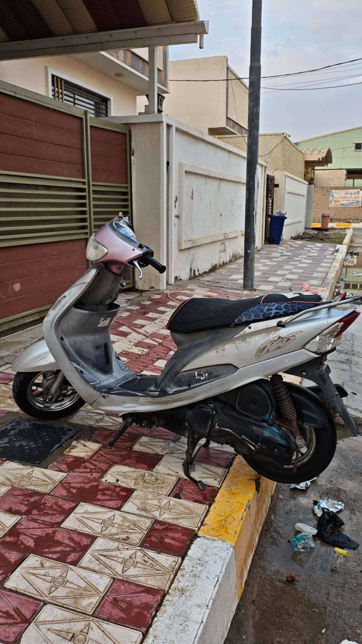 السلام عليكم 

ماكس منغولي 
مامفتوحه شرط الفحص. 
صارلها فتره طالعه من حاويه

كهربائياتها كامله من طول للطول 

سلف فقصه شخاطه / هندر نص دكه 

زوج وياله رياضي نجمه 

تخم تواير مالتها مال حاويه نضاف 

قفل جنطه / قفل سترين 

عداد بانزين / عداد سرعه نقص واير فقط. 

الشراي يراسلني خاص / مكاني ناصريه مركز 

واتساب:***********
سعر: 775 وبيه مجال بسيط حك الجيه
